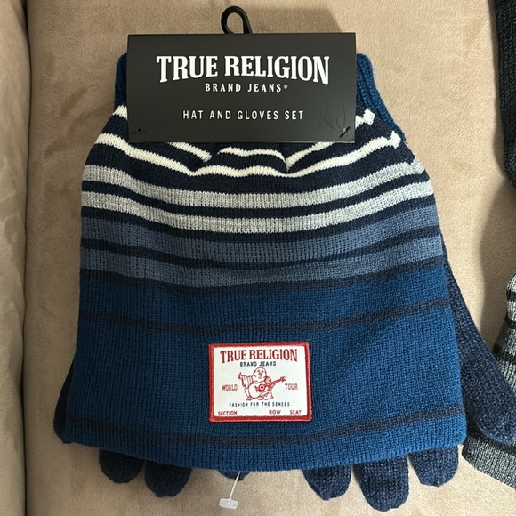 Bundle True religion -Two  hats & Two gloves - Picture 4 of 14